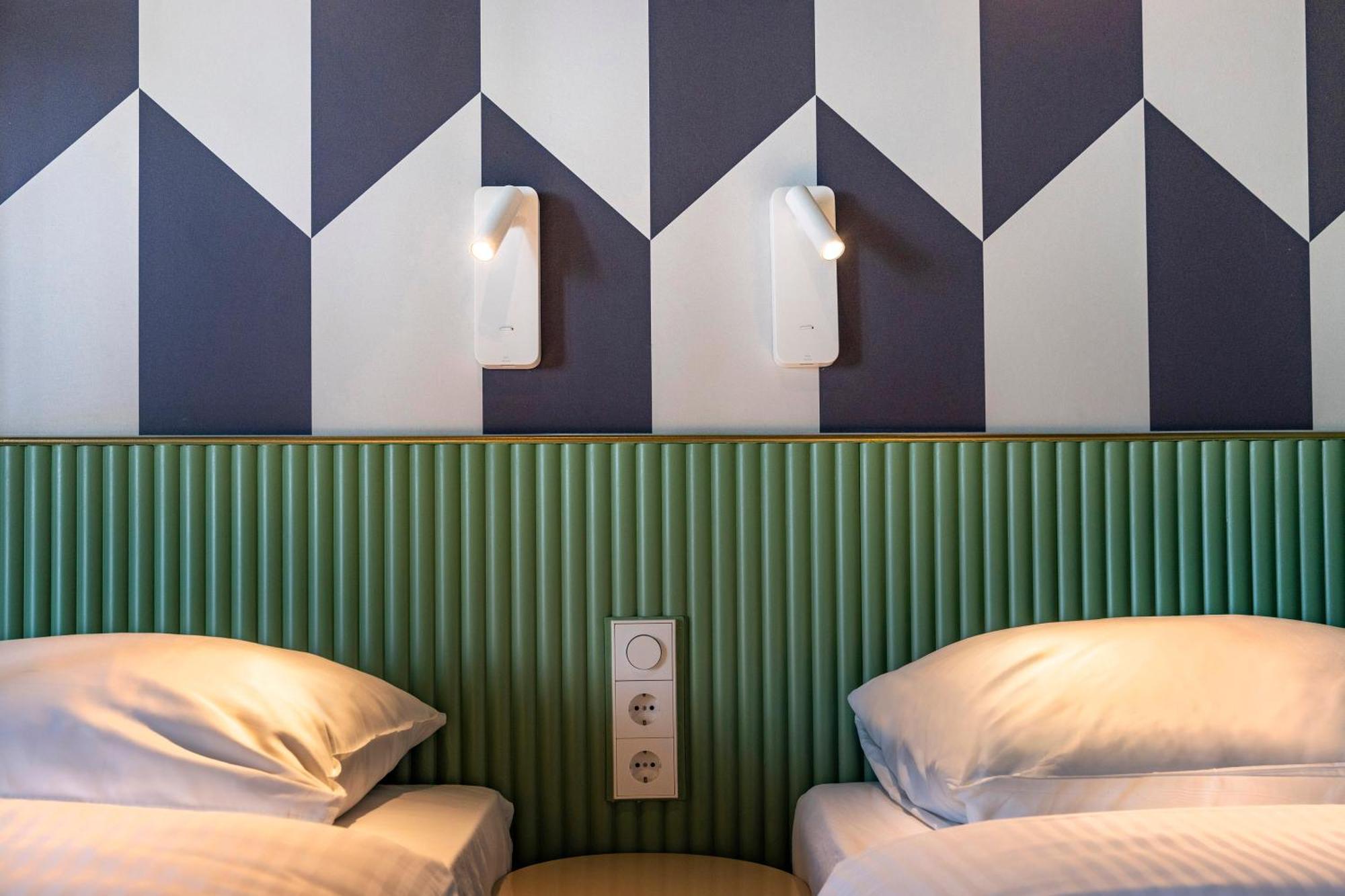 Tourist Inn Hotel อัมสเตอร์ดัม ภายนอก รูปภาพ